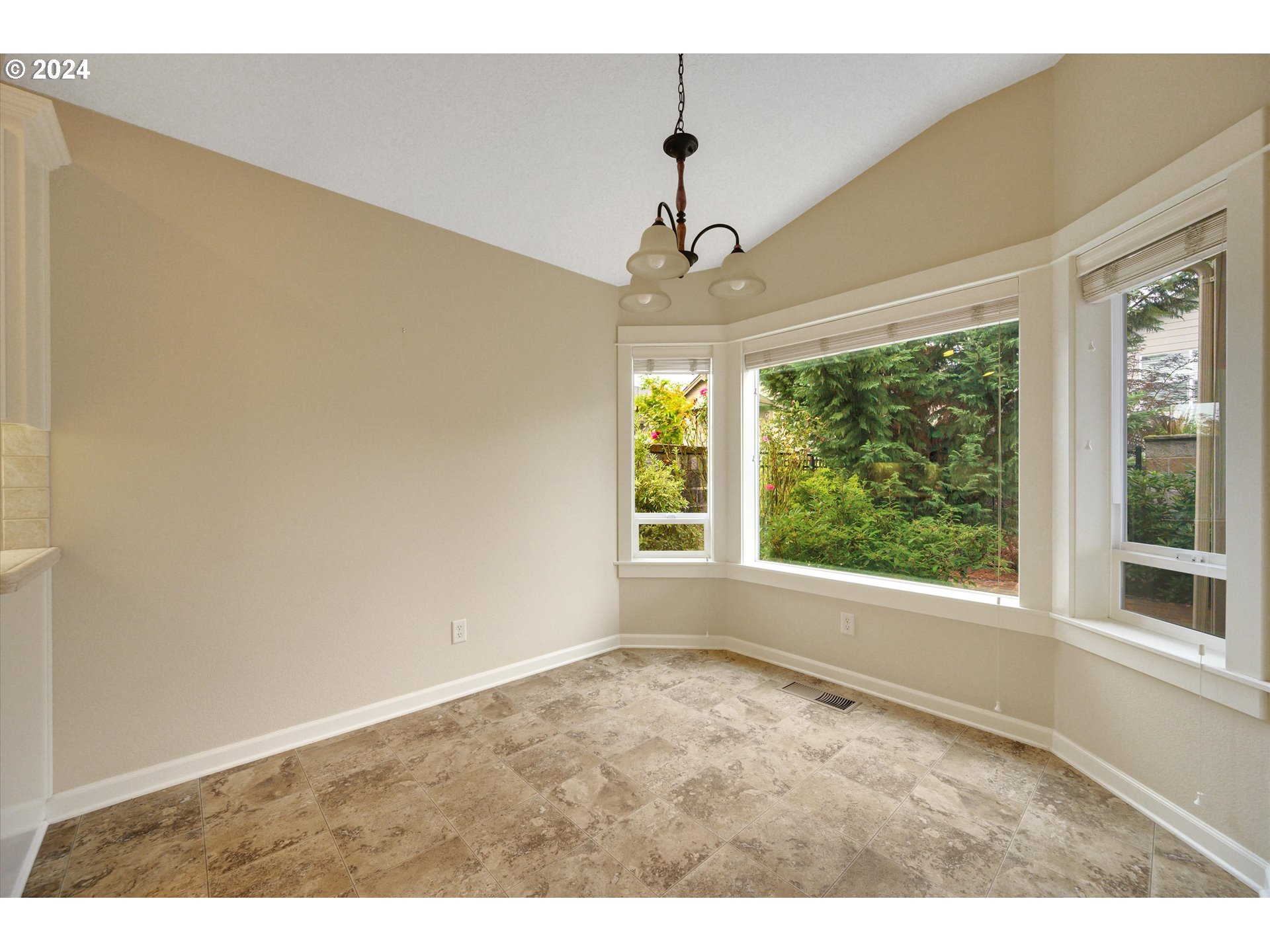 2078 Southeast Rhododendron Avenue Dallas, OR 97338 - Photo 16 of 34 Gallery Image 16