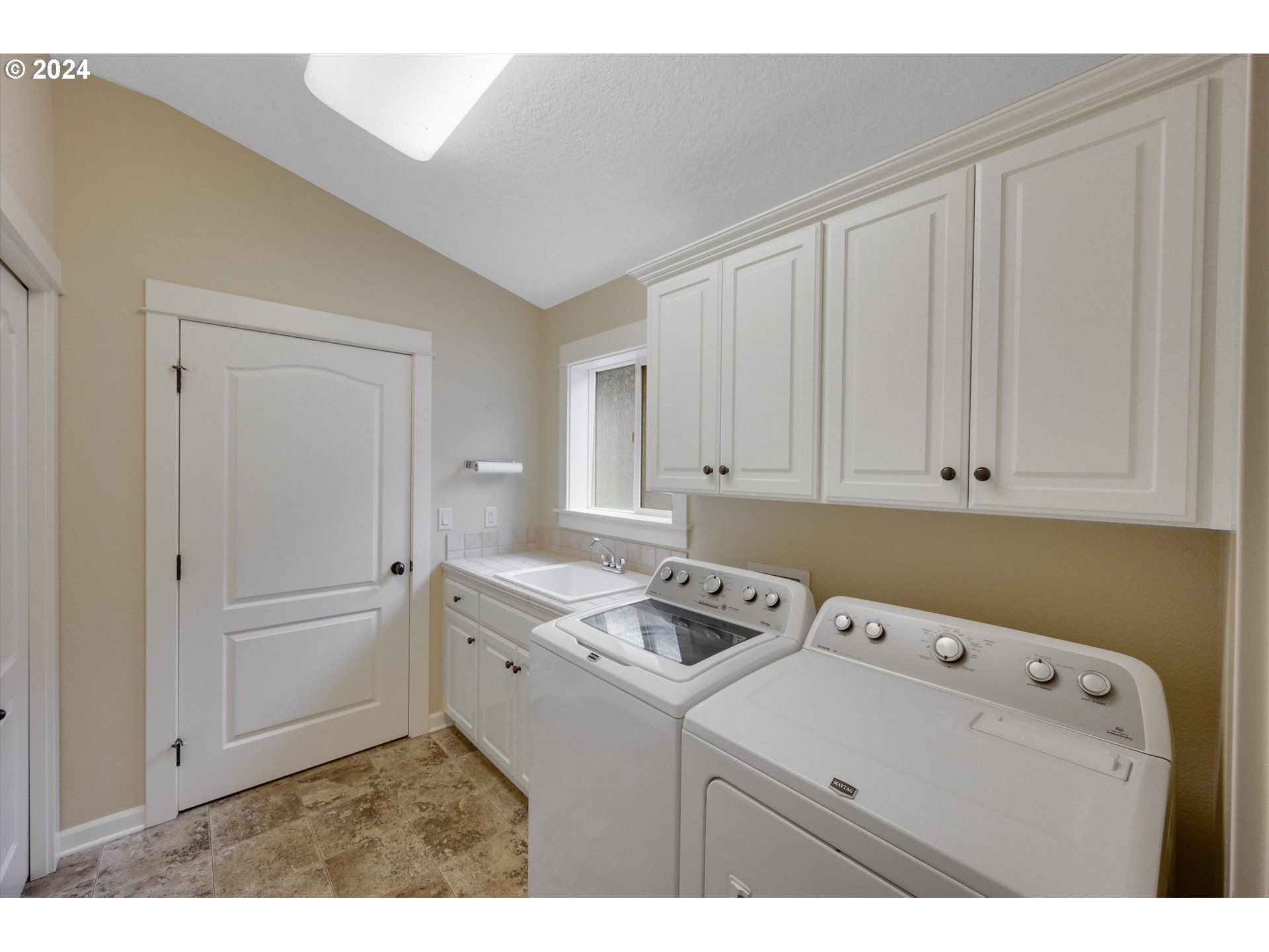 2078 Southeast Rhododendron Avenue Dallas, OR 97338 - Photo 30 of 34 Gallery Image 30