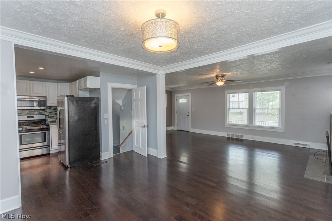 878 Clarence Road Cleveland Heights, OH 44121 - Photo 14 of 32