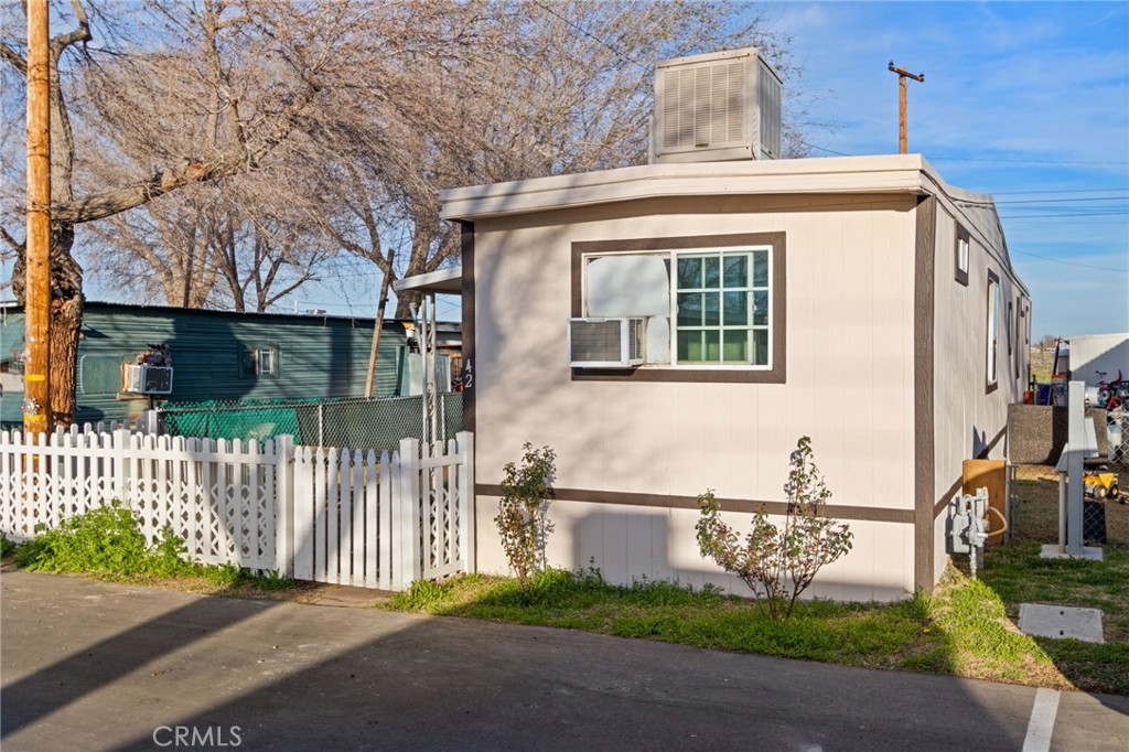 45446 7th Street, Unit 42 Lancaster, CA 93535 - Photo 3 of 16