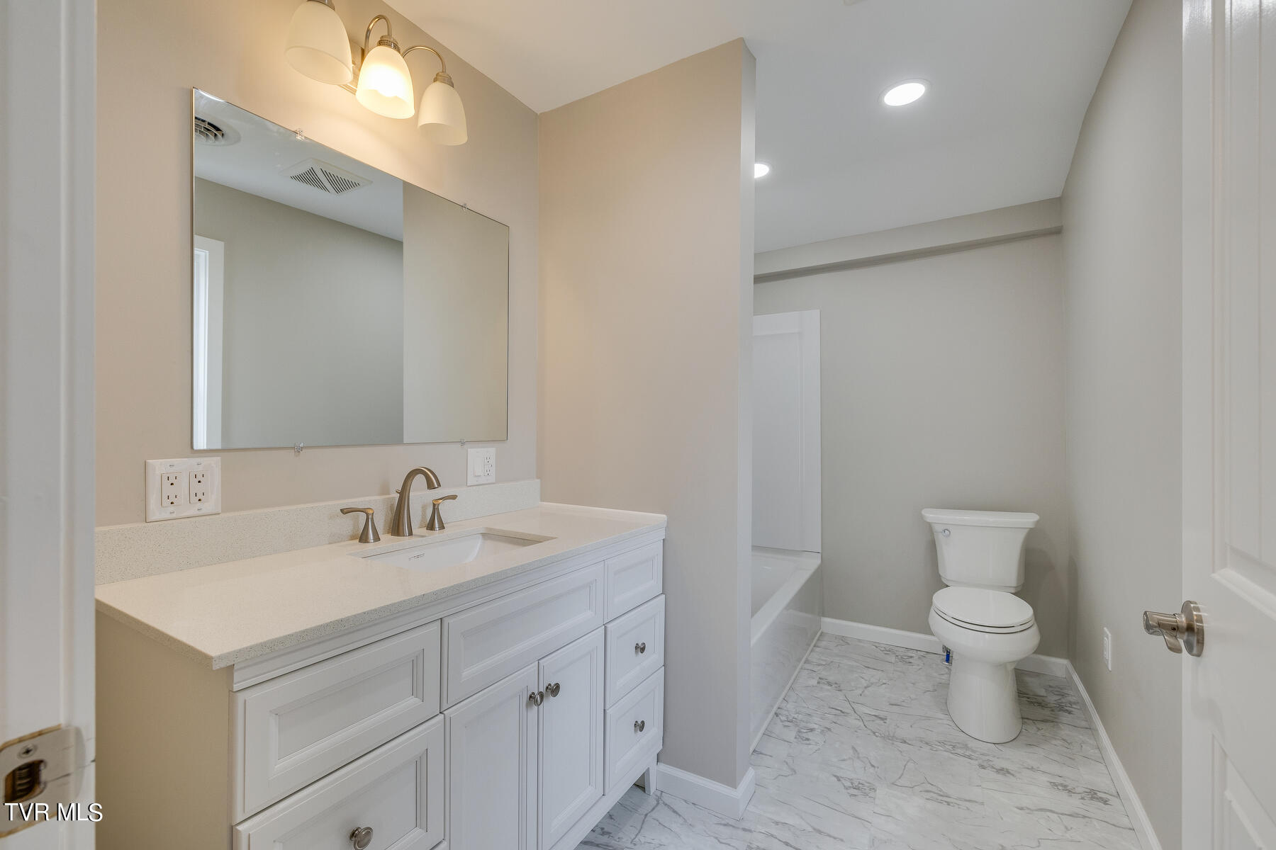 409 Grace Street Glade Spring, VA 24340 - Photo 15 of 23 021