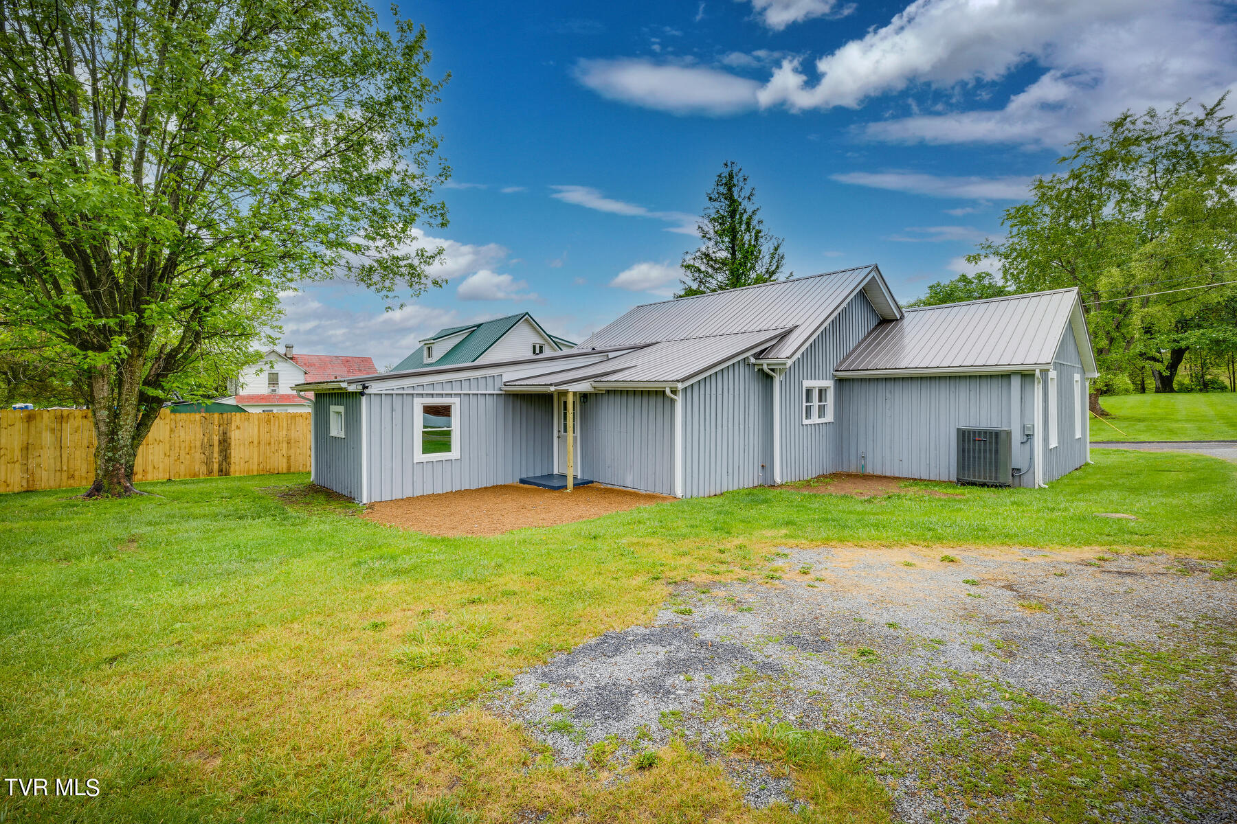 409 Grace Street Glade Spring, VA 24340 - Photo 21 of 23 032