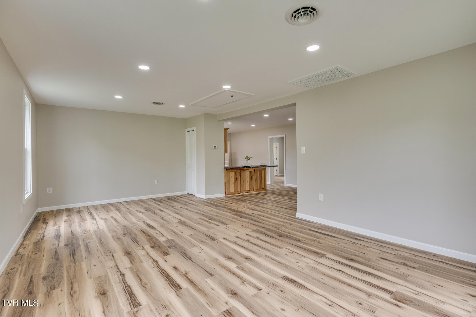 409 Grace Street Glade Spring, VA 24340 - Photo 4 of 23 010