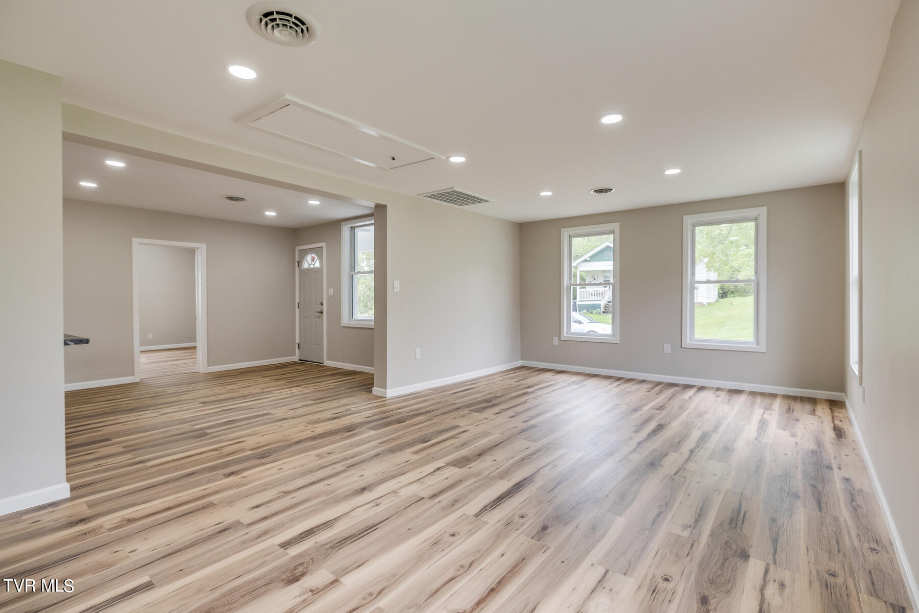 409 Grace Street Glade Spring, VA 24340 - Photo 7 of 23 009