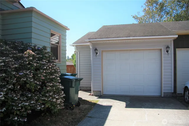 $3,250 | 2213 Northwest 65th Street, Seattle, WA 98117