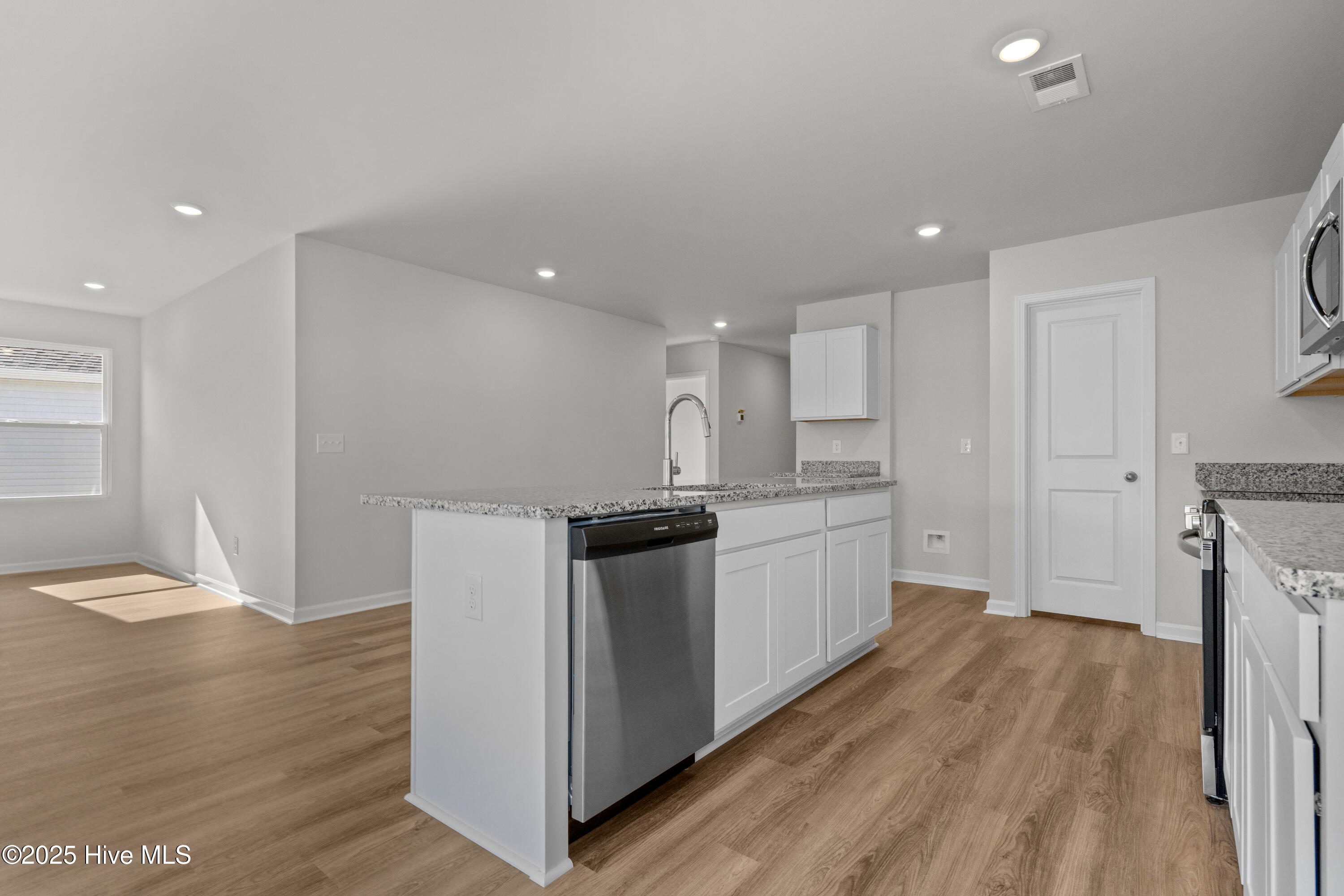 272 Mandolin Court Southwest Sunset Beach, NC 28468 - Photo 18 of 34 Vantage_272 Mandolin Ct_Lot 60 - 19