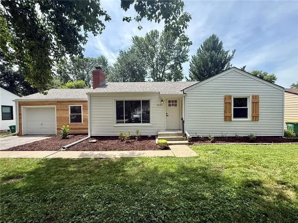 $435,000 | 4121 West 54th Street, Roeland Park, KS 66205