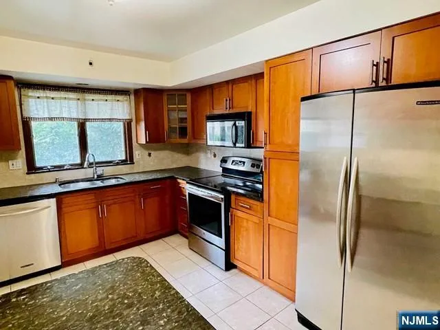 $3,300 | 409 3rd Street, Unit 1, Palisades Park, NJ 07650