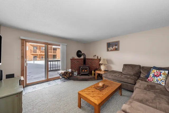 $299,000 | 6 Notchview Lane, Unit 2, Lincoln, NH 03251