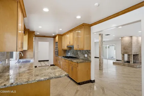 $5,900 | 5919 Rolling Road, Woodland Hills, CA 91367