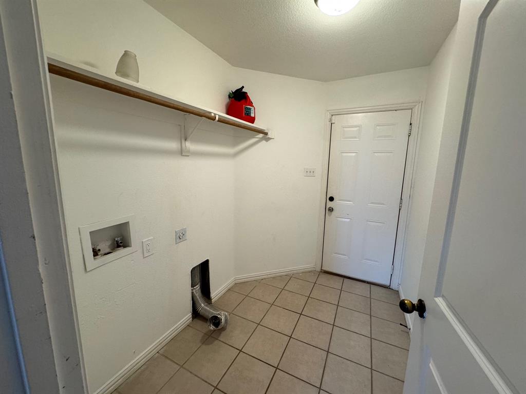 6611 Rockdale Road Fort Worth, TX 76134 - Photo 22 of 32 a view of an empty room