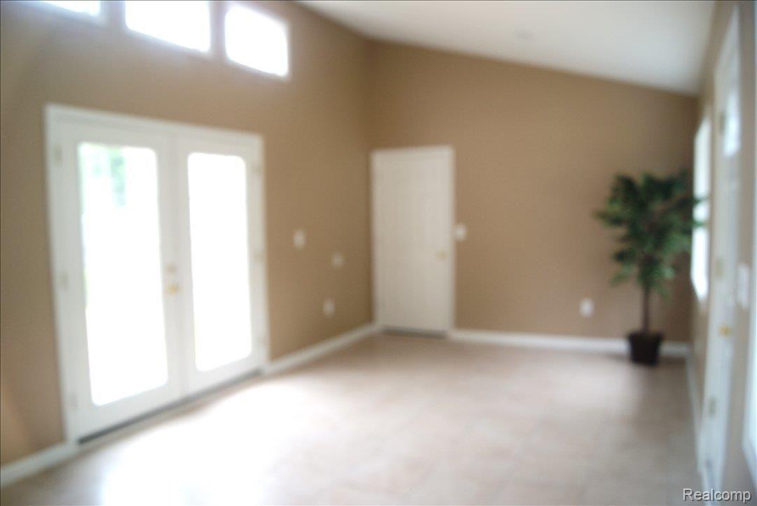 LIGHT FILLED BONUS ROOM VIEW 1