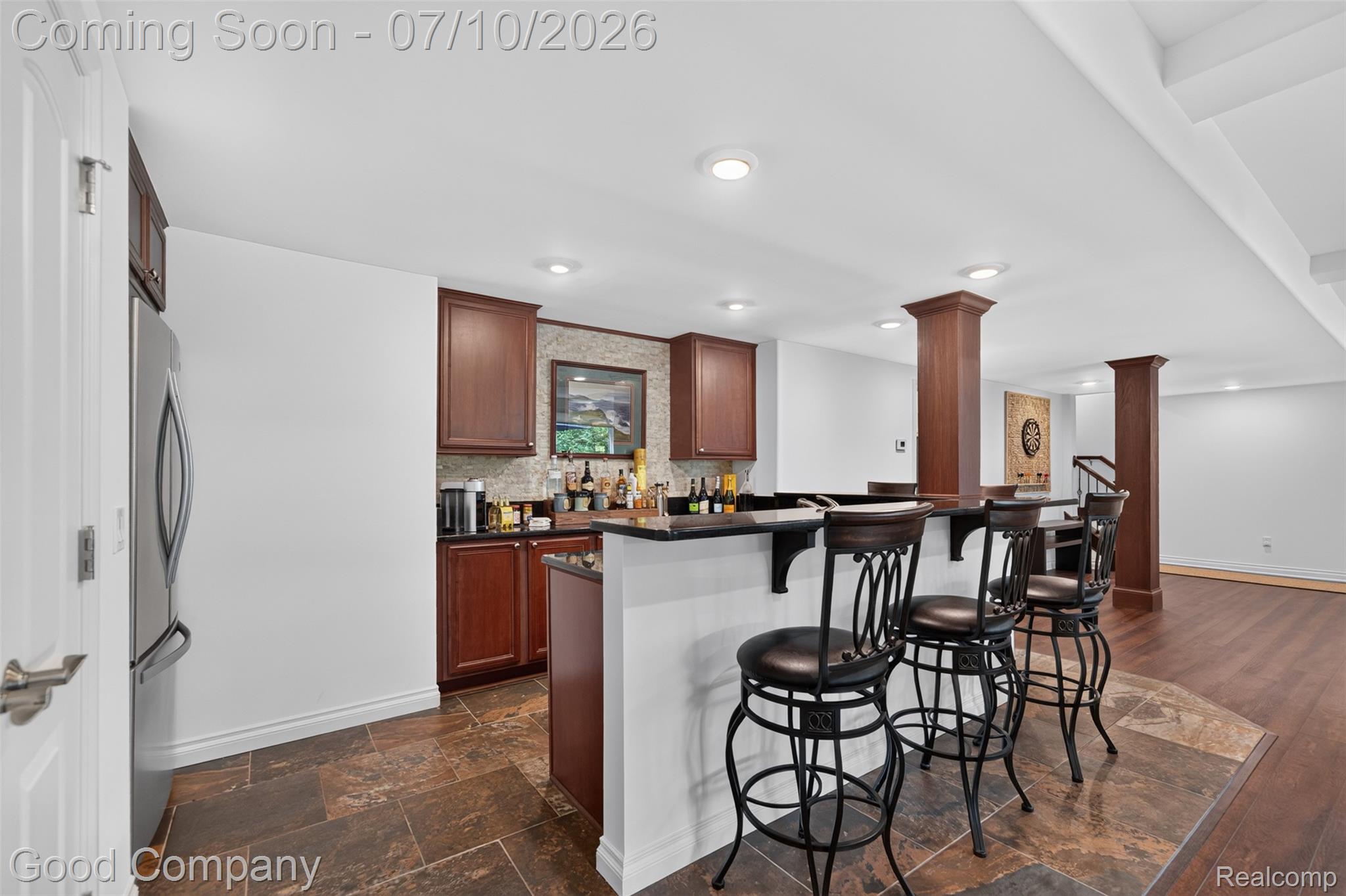 1946 Acorn Glen Rochester, MI 48306 - Photo 51 of 71 BAR AREA IN LOWER LEVEL