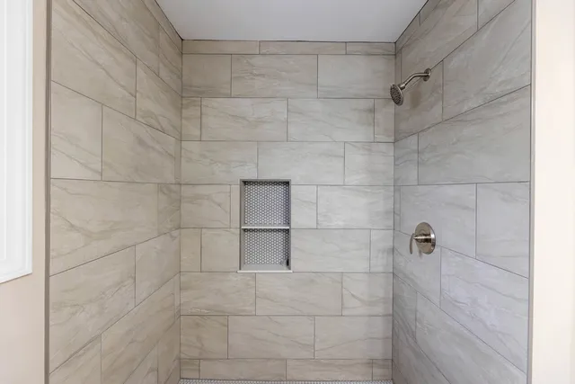 $365,000 | 1616 Wilcox Street, Crest Hill, IL 60403