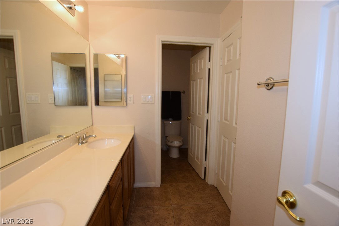 9191 Ridge Wolves Court Las Vegas, NV 89178 - Photo 58 of 73 jack and jill bath