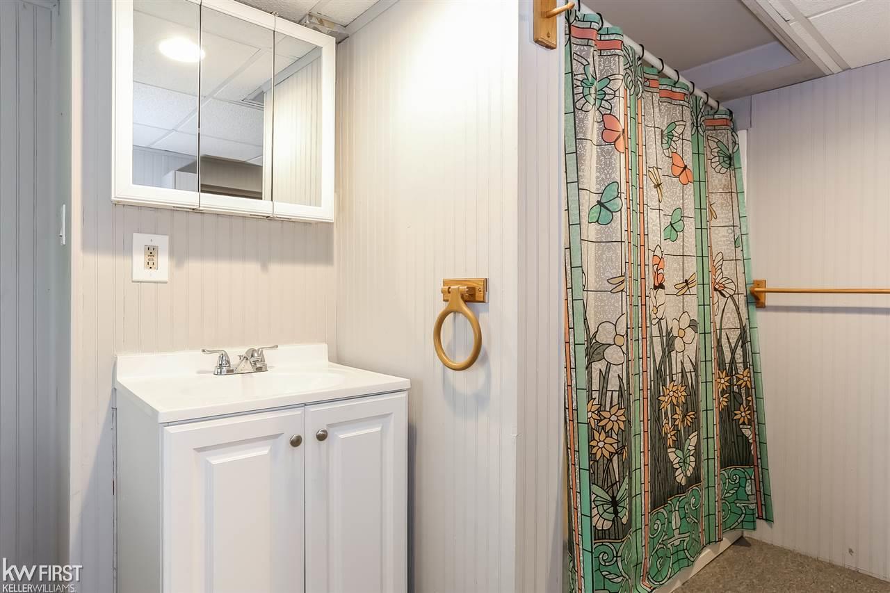 753 Gd Blanc Road Grand Blanc, MI 48439 - Photo 49 of 61 31381033-48.JPG