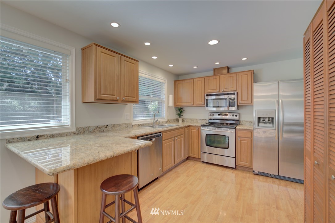 10833 Northeast 149th Street Bothell, WA 98011 - Photo 7 of 25 Gallery Image 7