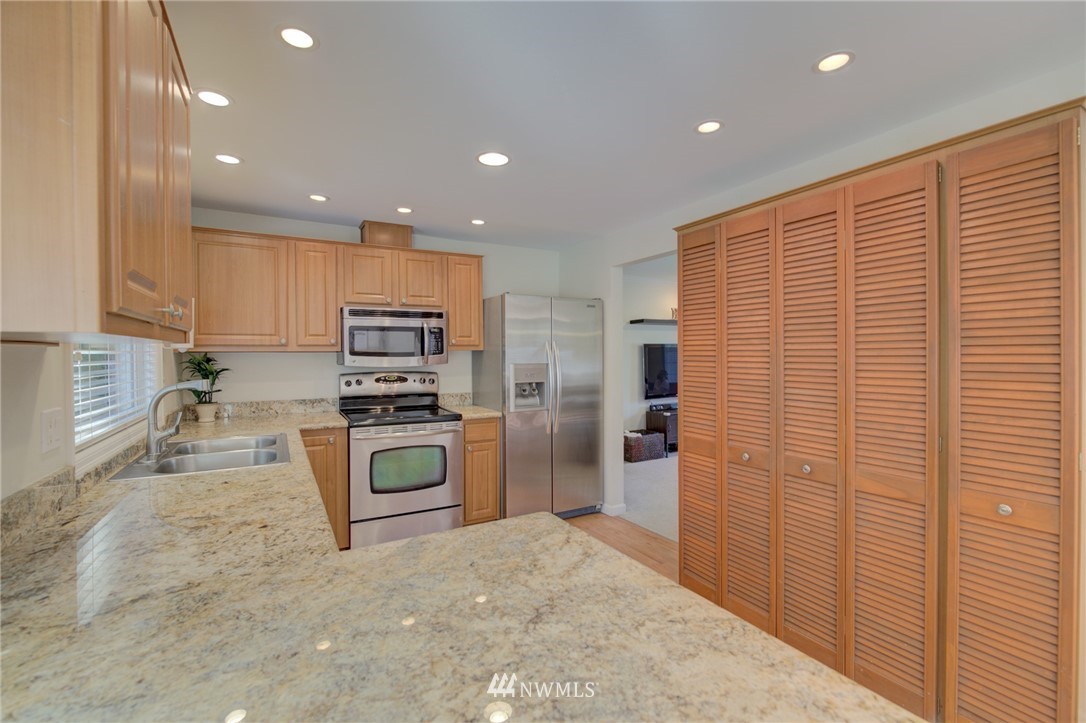 10833 Northeast 149th Street Bothell, WA 98011 - Photo 8 of 25 Gallery Image 8