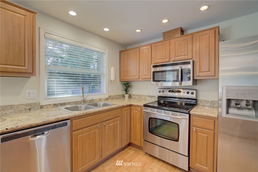 10833 Northeast 149th Street Bothell, WA 98011 - Photo 9 of 25 Gallery Image 9