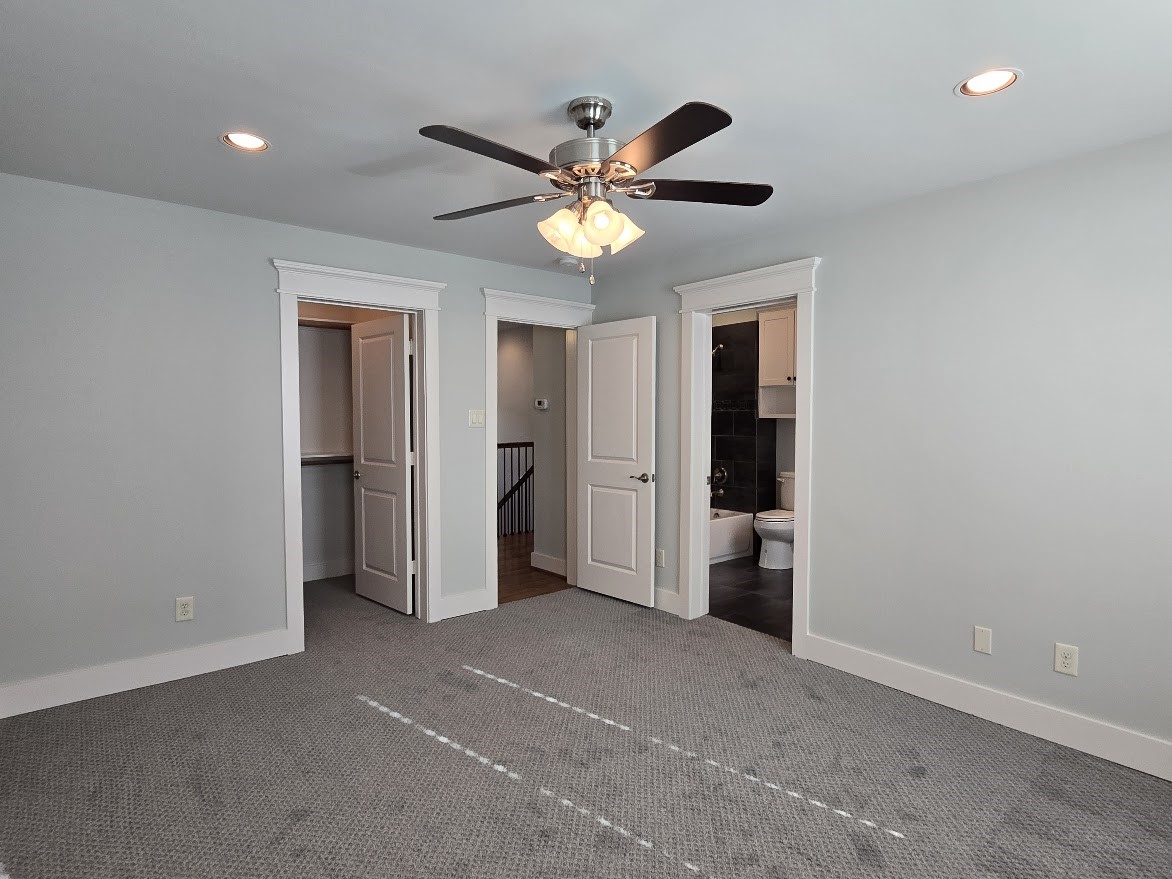 4109 Allen Street Houston, TX 77007 - Photo 22 of 42 3rd floor bedroom includes ensuite full bathroom and a huge walk-in closet.