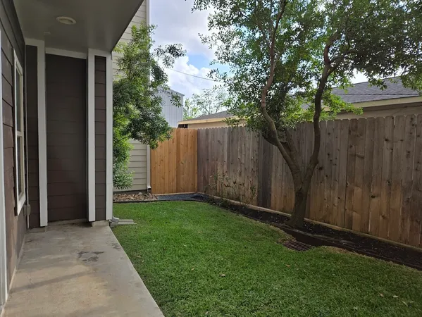 $3,200 | 4109 Allen Street, Houston, TX 77007