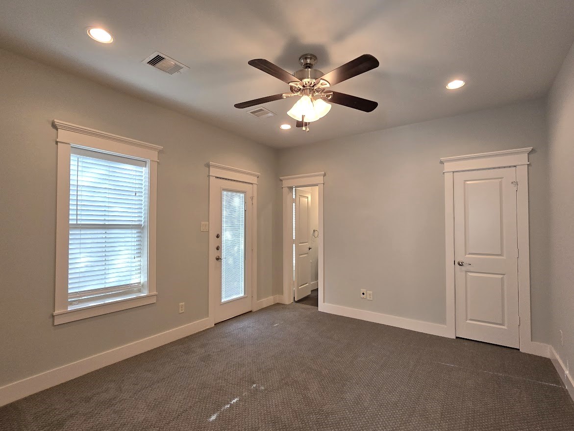 4109 Allen Street Houston, TX 77007 - Photo 5 of 42 1st floor bedroom includes an ensuite full bathroom, huge closet and a door to the backyard and an attached private patio.