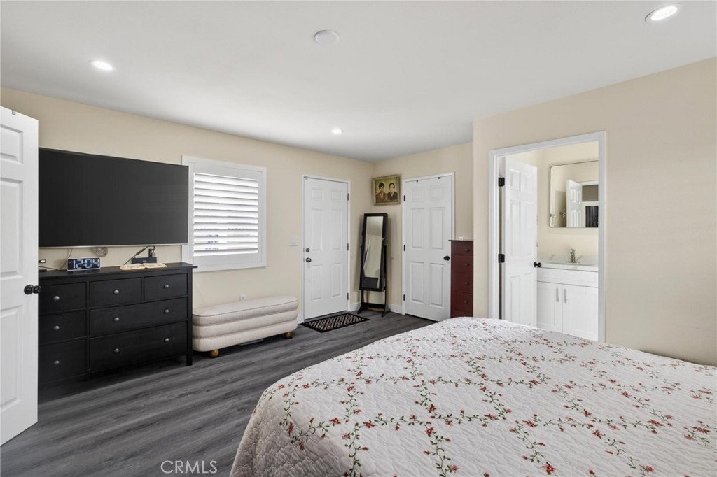 910 East Meadbrook Street Carson, CA 90746 - Photo 21 of 39 a bedroom with a bed and a flat screen tv