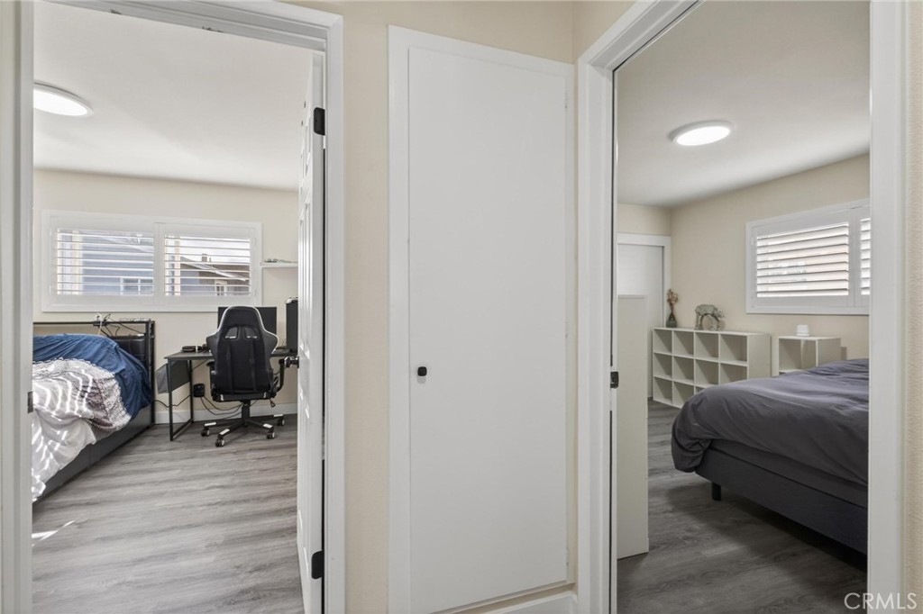 910 East Meadbrook Street Carson, CA 90746 - Photo 26 of 39 a room that has a bed and a window