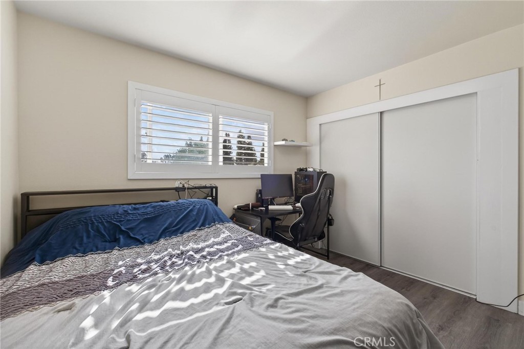 910 East Meadbrook Street Carson, CA 90746 - Photo 27 of 39 a bedroom with a bed and chair