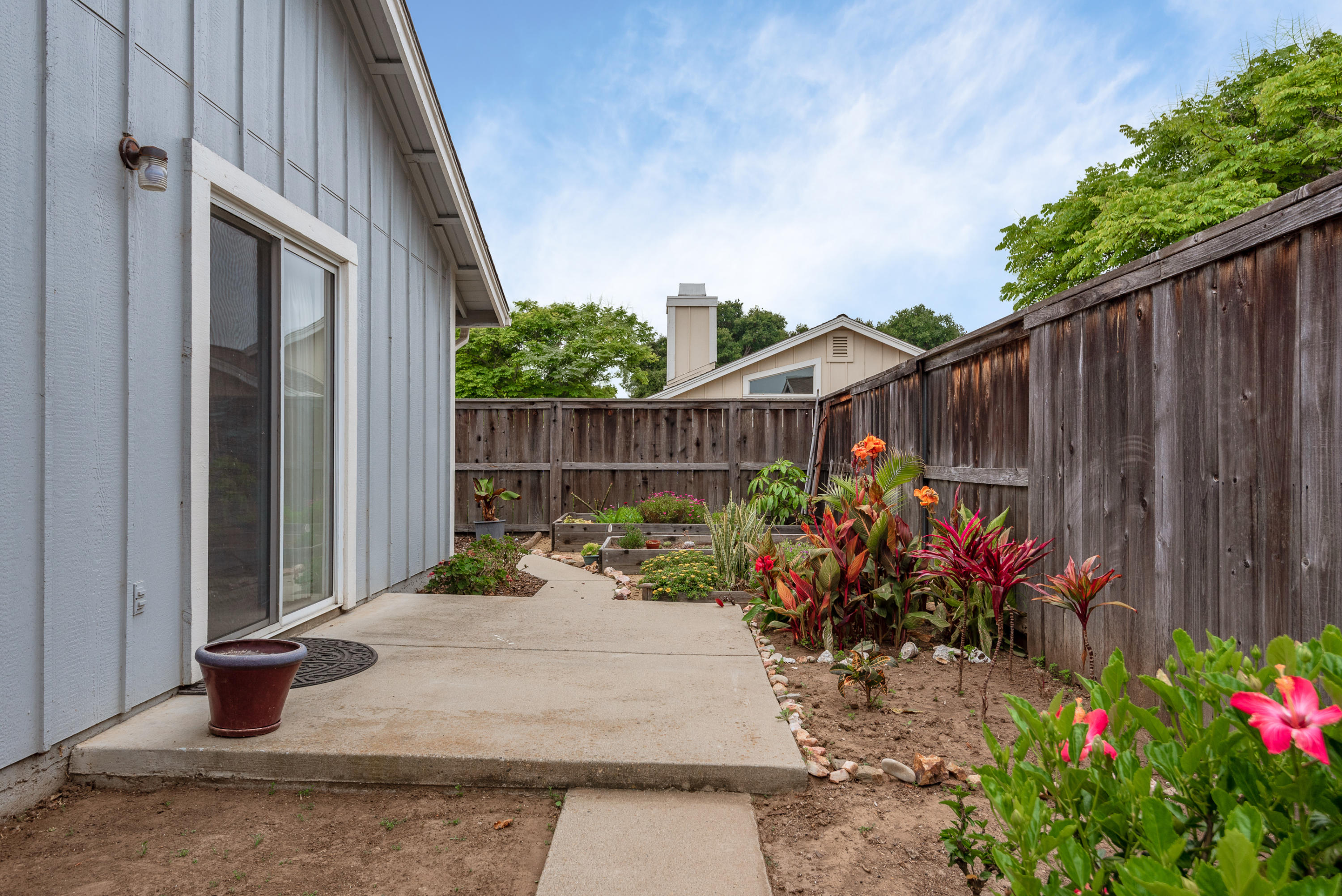 6045 Berkeley Road Goleta, CA 93117 - Photo 11 of 18 15-Master BD Patio