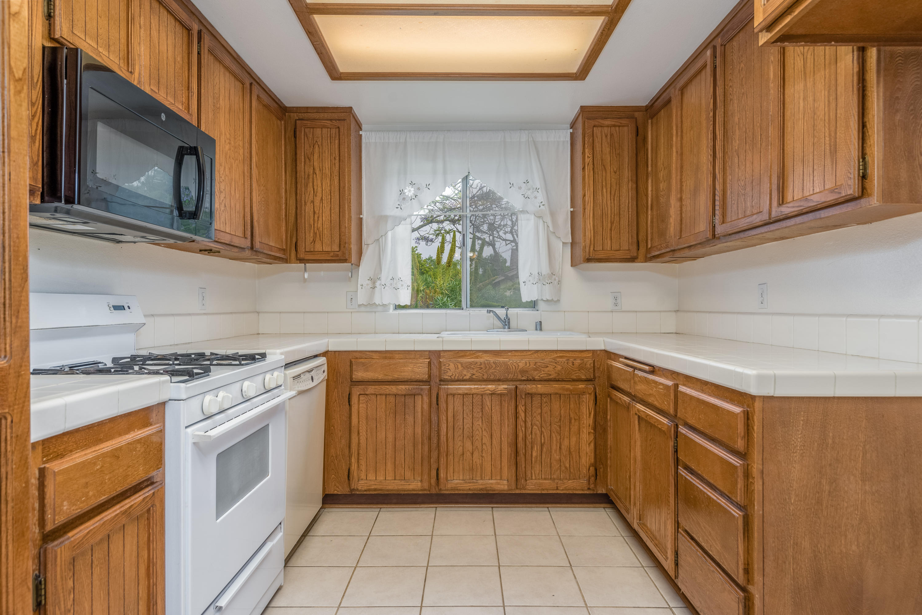 6045 Berkeley Road Goleta, CA 93117 - Photo 8 of 18 11-Kitchen