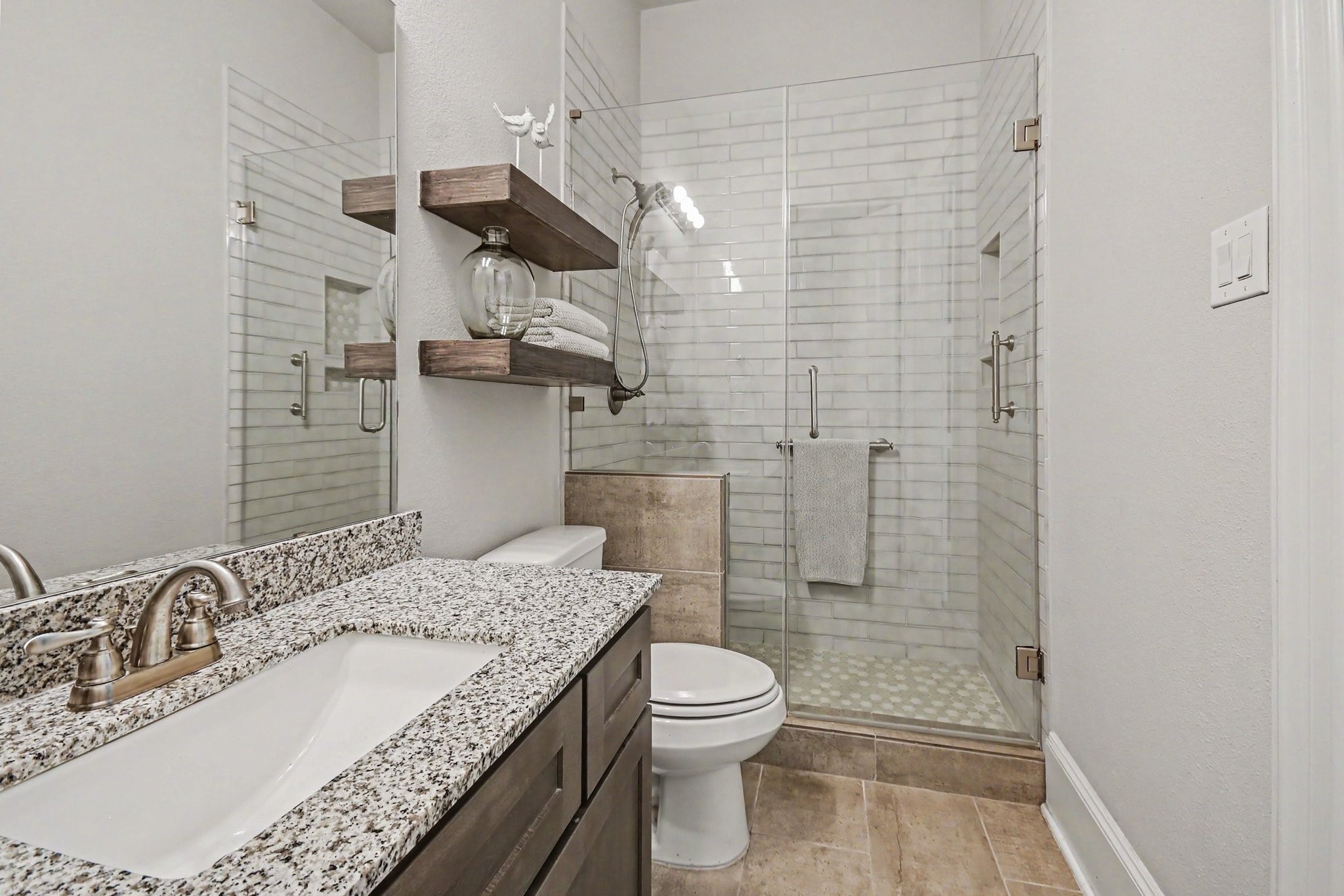 641 Kickapoo Court Webster, TX 77598 - Photo 7 of 39 Downstairs en suite bathroom