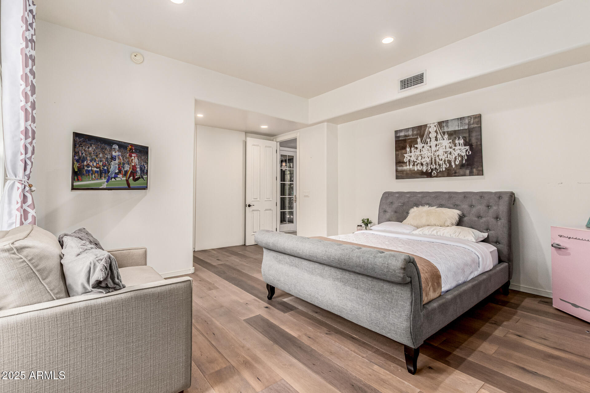 6050 North Paradise View Drive Paradise Valley, AZ 85253 - Photo 51 of 79 a spacious bedroom with a bed and a couch
