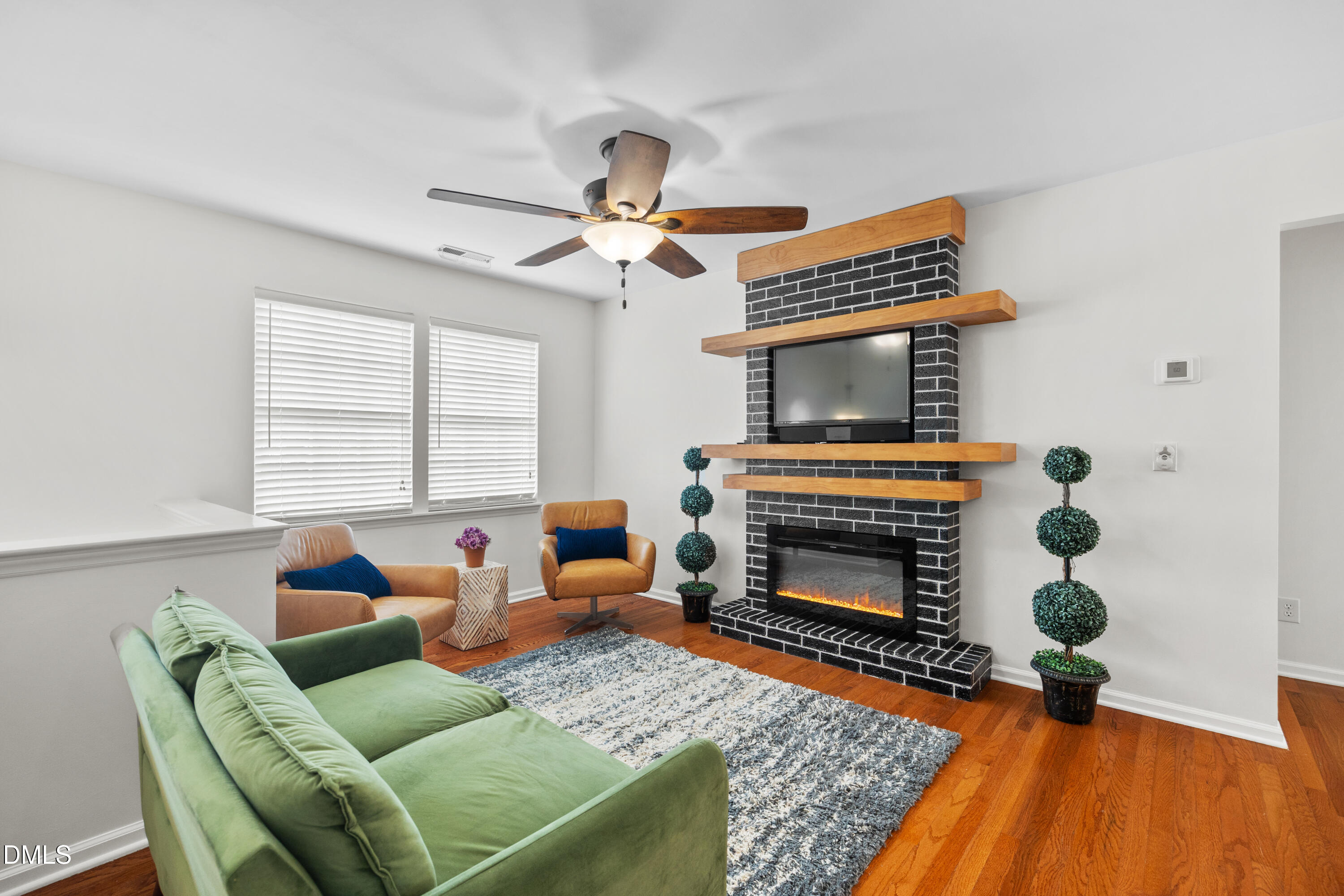 628 Oleander Road Raleigh, NC 27603 - Photo 10 of 33 Living 4