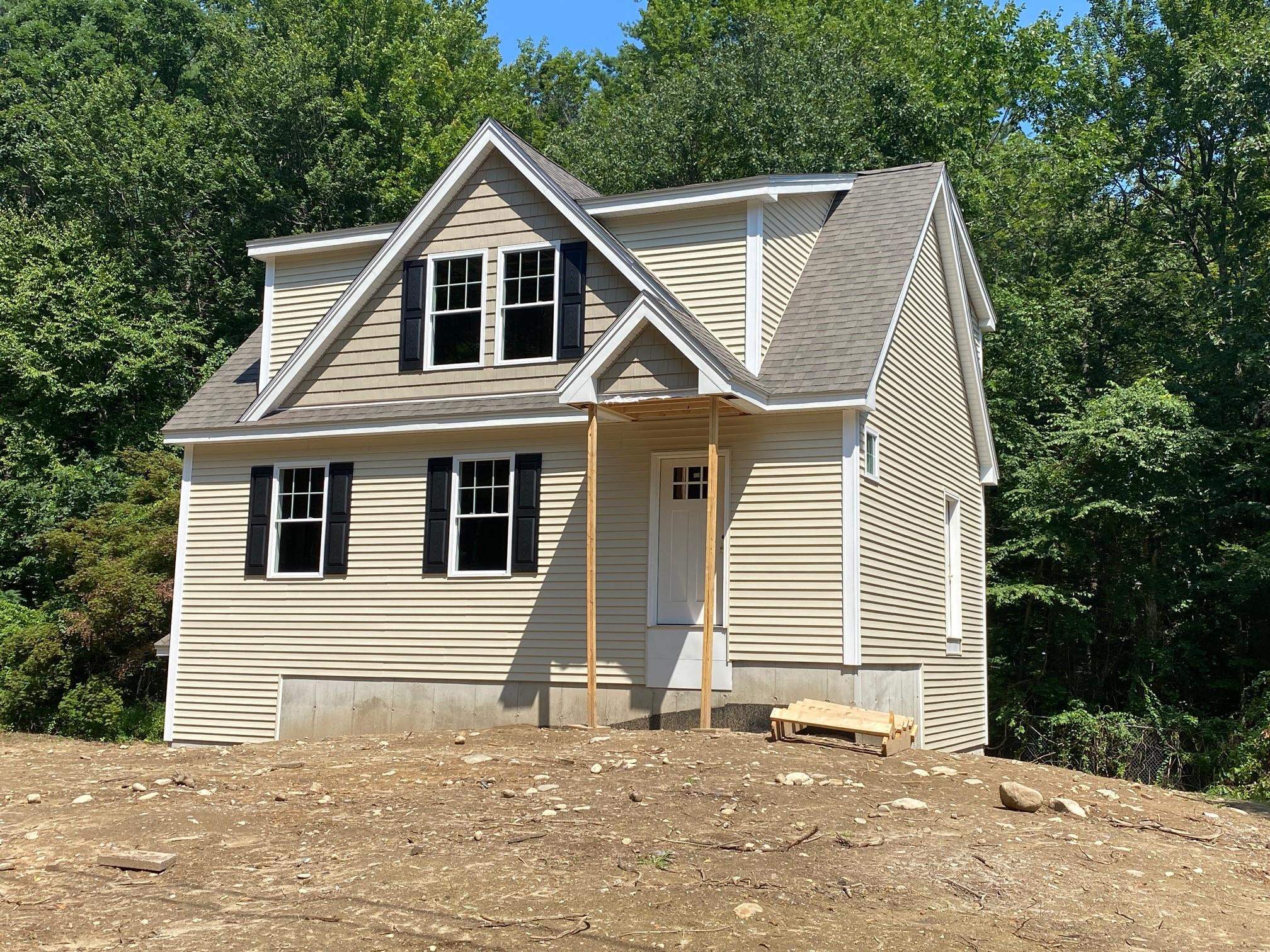 47 Elizabeth Road Sandown, NH 03873 - Photo 2 of 8