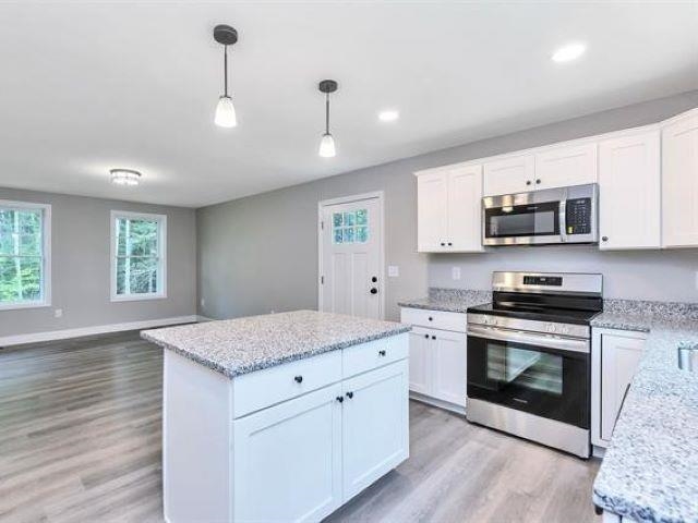 47 Elizabeth Road Sandown, NH 03873 - Photo 6 of 8
