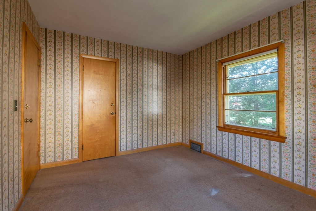 182 Dayton Street Springfield, MA 01118 - Photo 25 of 30 an empty room with windows