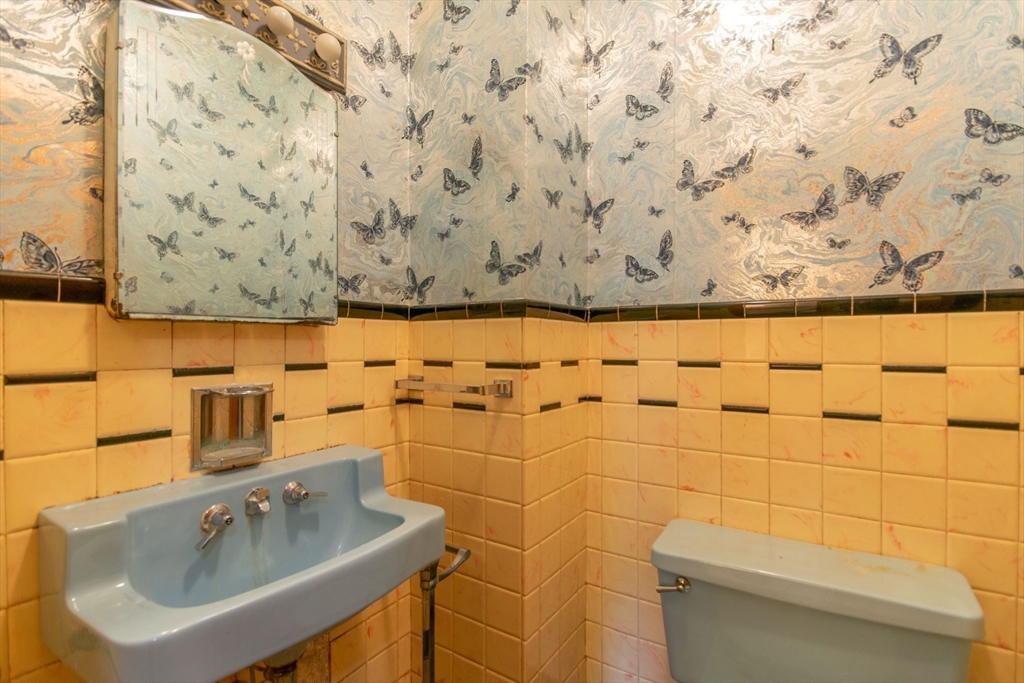 182 Dayton Street Springfield, MA 01118 - Photo 27 of 30 a bathroom with a sink and a mirror