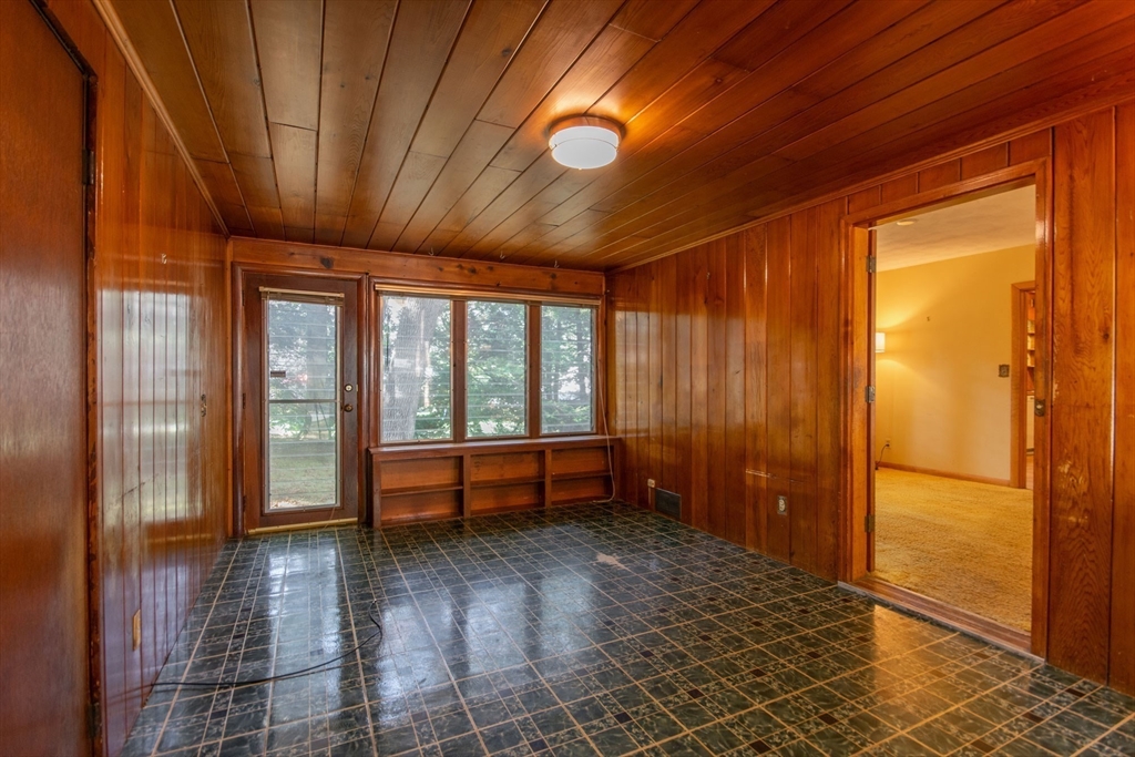 182 Dayton Street Springfield, MA 01118 - Photo 7 of 30 a room with natural light