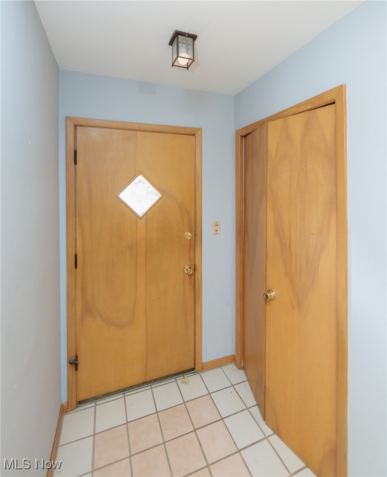 2375 Glendon Road Cleveland, OH 44118 - Photo 2 of 49 Gallery Image 2