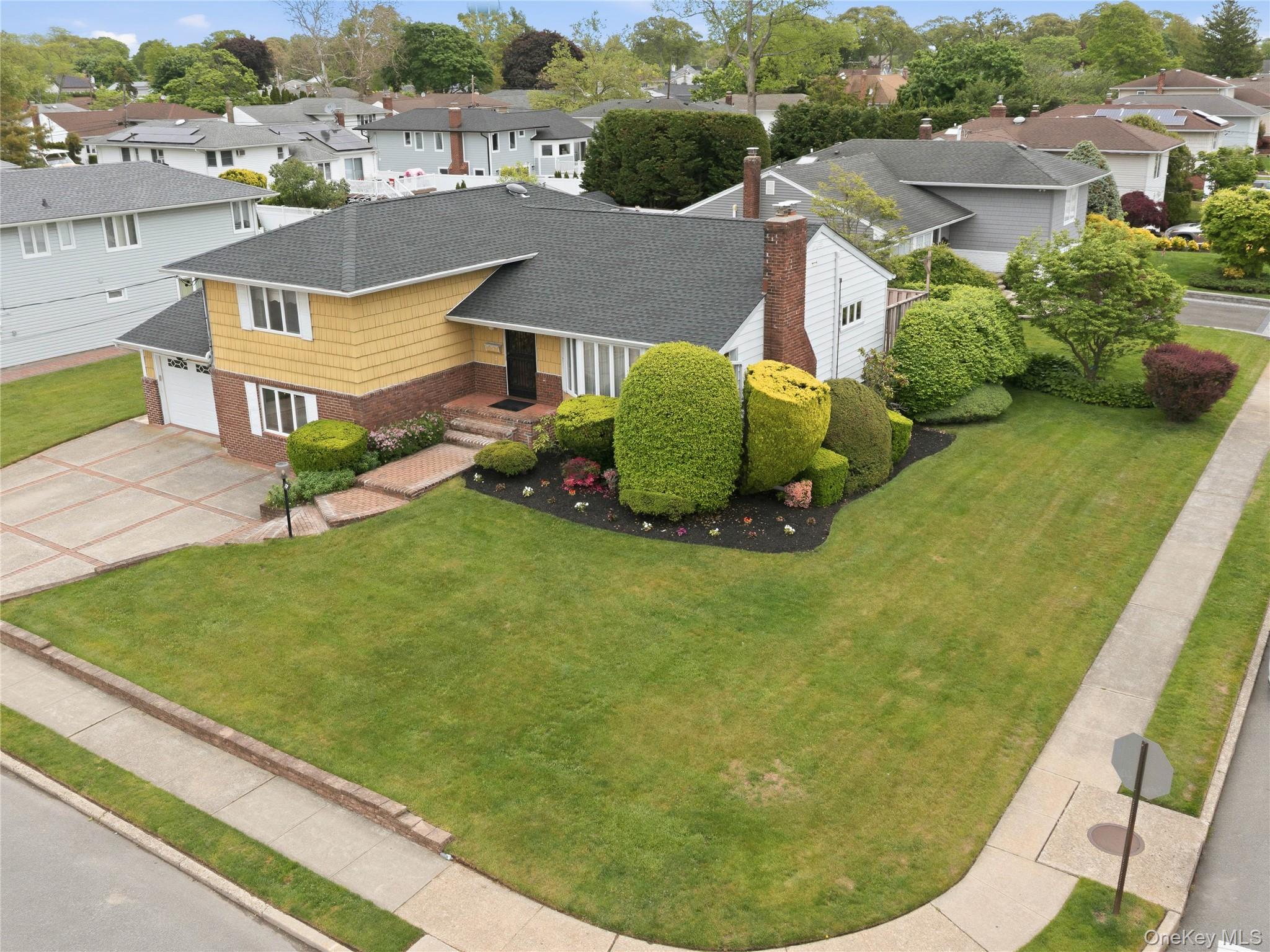 70 Polo Road Massapequa, NY 11758 - Photo 33 of 39