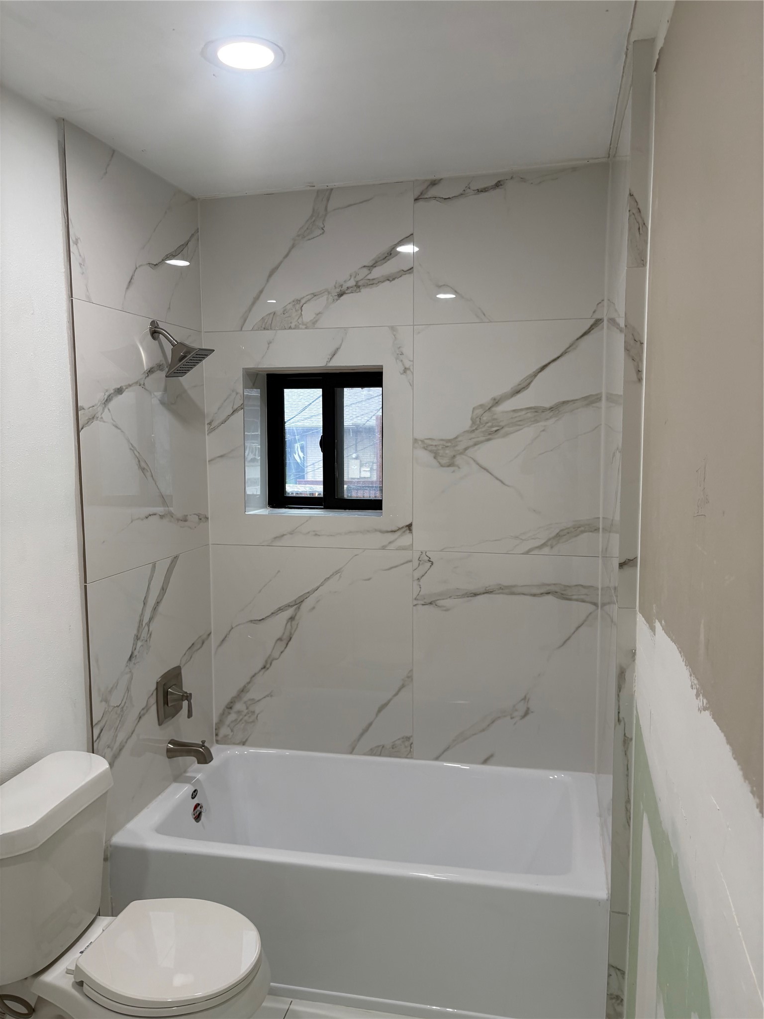 1820 North MacGregor Way Houston, TX 77023 - Photo 12 of 35 a bathroom with a toilet and a bathtub