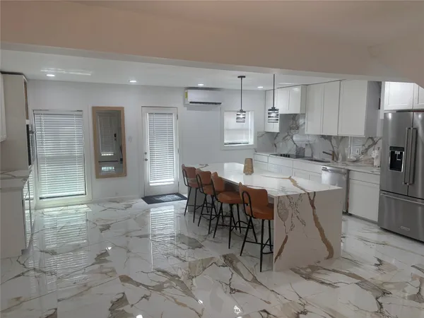 $3,700 | 1820 North MacGregor Way, Houston, TX 77023