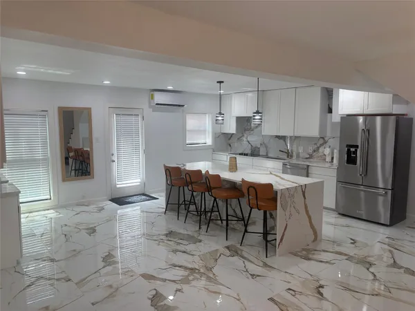 $3,700 | 1820 North MacGregor Way, Houston, TX 77023