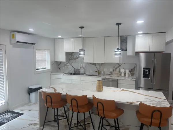 $3,700 | 1820 North MacGregor Way, Houston, TX 77023