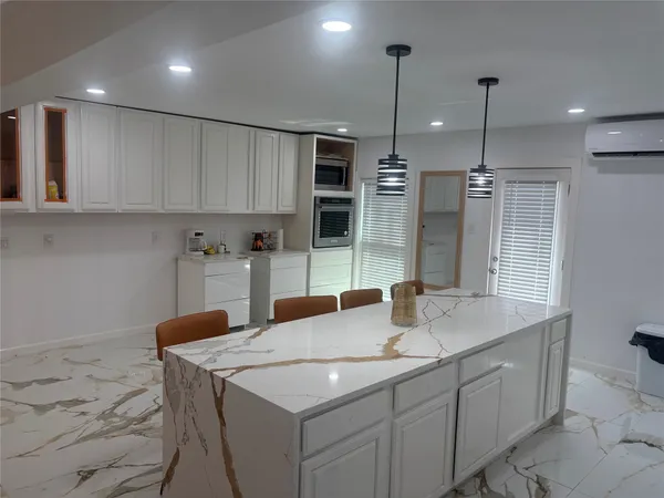 $3,700 | 1820 North MacGregor Way, Houston, TX 77023