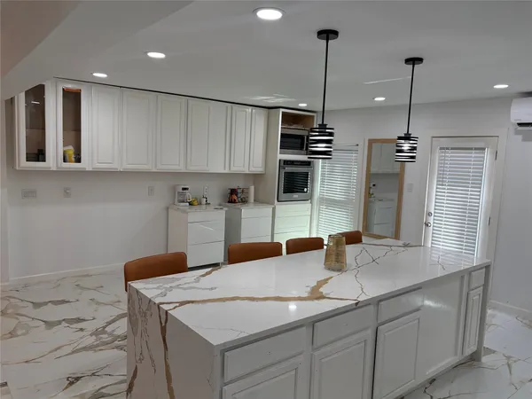 $3,700 | 1820 North MacGregor Way, Houston, TX 77023