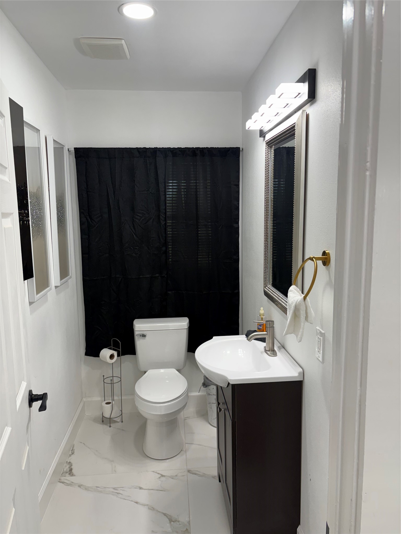 1820 North MacGregor Way Houston, TX 77023 - Photo 24 of 35 a bathroom with a sink and a toilet