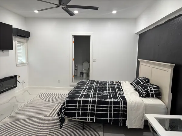 $3,700 | 1820 North MacGregor Way, Houston, TX 77023