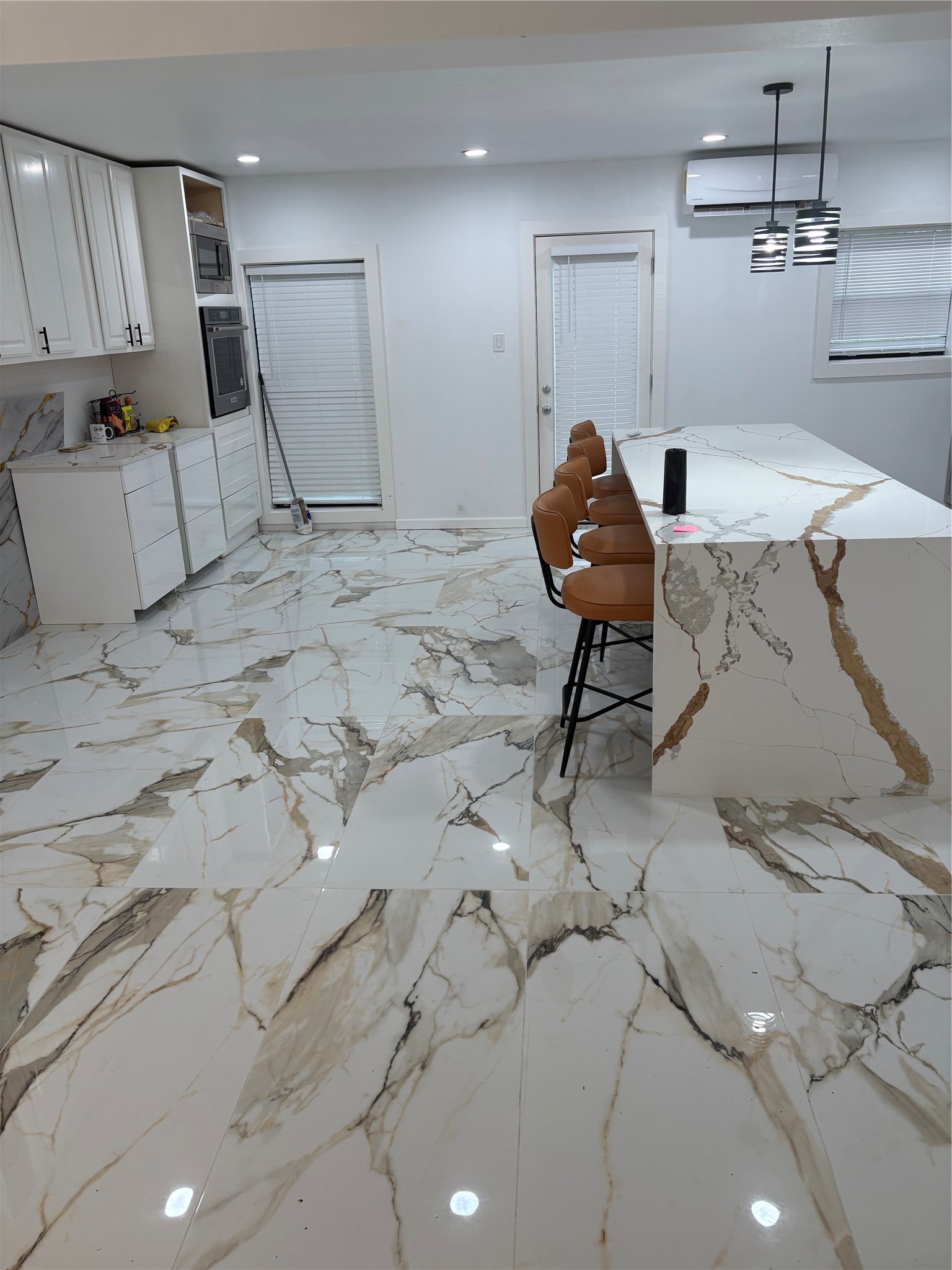 1820 North MacGregor Way Houston, TX 77023 - Photo 4 of 35 a workspace with furniture and kitchen view